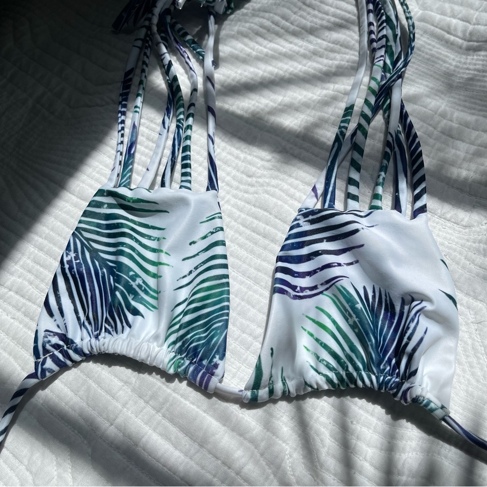 Stone Fox Swim NWOT Strappy Natasha Bikini Top Petrogleaf L Tropical Palms Mini
